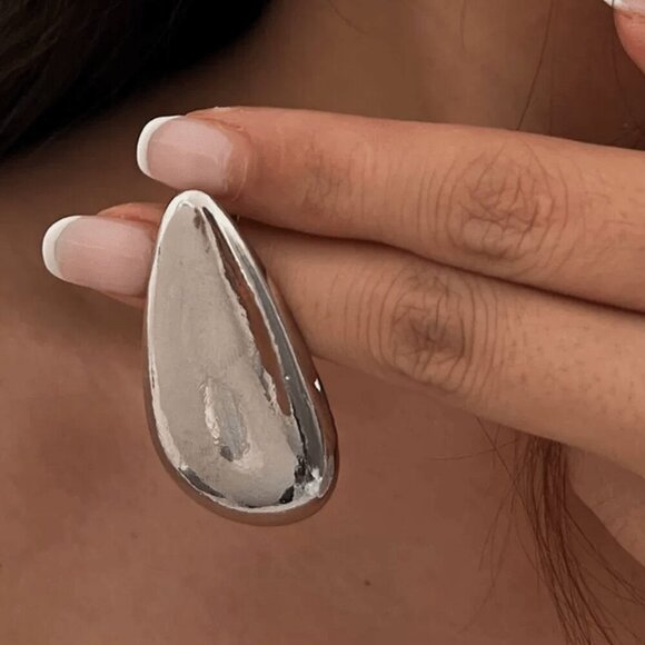 Silver toned Old Money Style Women's Metal Water Drop Stud Earrings - Picture 3 of 4